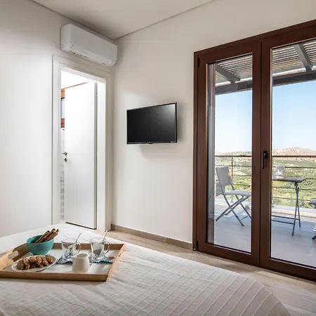 Brand New Plyto - Amazing Views - Heated Pool *